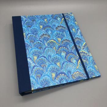 Ringbuch Planer A5 blau marmoriert Gummiband Front